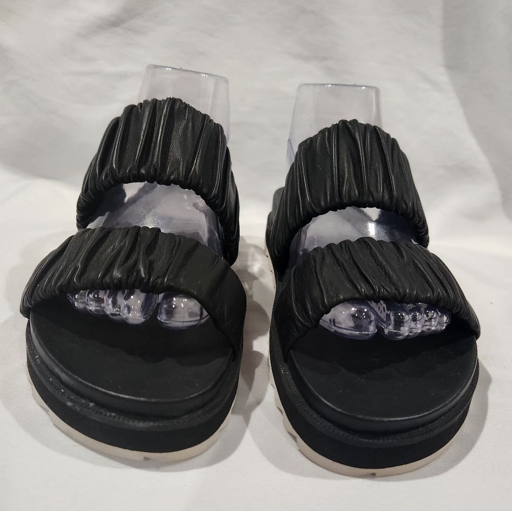 Sorel Roaming Two Strap Slide Black Ruched Slide Sandals. Size 9 - Picture 4 of 12